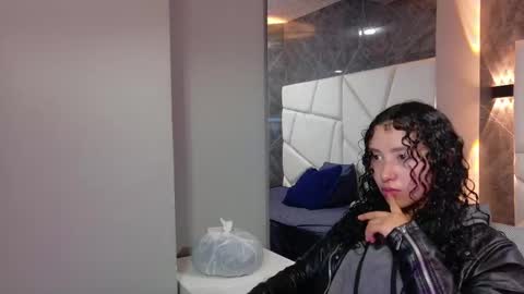 Snapshot of pettymoon chatting on November 2025 11:20:02 AM Moon online show from November 2025 11:20:02 AM