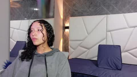 Snapshot of pettymoon chatting on November 2025 11:09:01 AM Moon online show from November 2025 11:09:01 AM