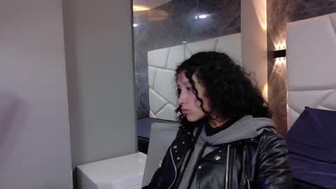 Snapshot of pettymoon chatting on November 2025 11:36:02 AM Moon online show from November 2025 11:36:02 AM