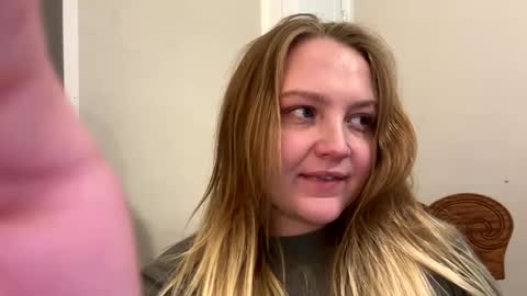 Snapshot of phatassblond chatting on January 2025 09:32:02 PM PhatAssBlond online show from January 2025 09:32:02 PM