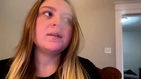 Snapshot of phatassblond chatting on January 2025 02:21:02 PM PhatAssBlond online show from January 2025 02:21:02 PM