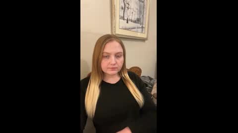 Snapshot of phatassblond chatting on January 2025 02:43:01 AM PhatAssBlond online show from January 2025 02:43:01 AM