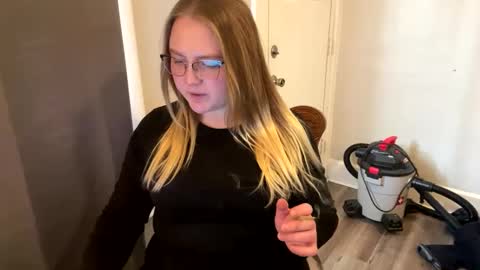 Snapshot of phatassblond chatting on January 2025 08:21:02 PM PhatAssBlond online show from January 2025 08:21:02 PM