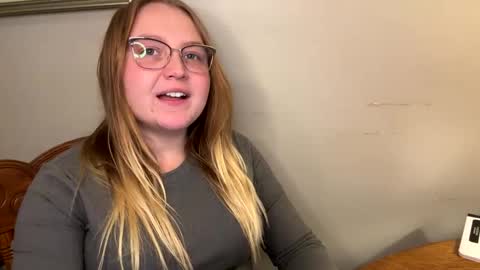 Snapshot of phatassblond chatting on January 2025 12:43:02 AM PhatAssBlond online show from January 2025 12:43:02 AM