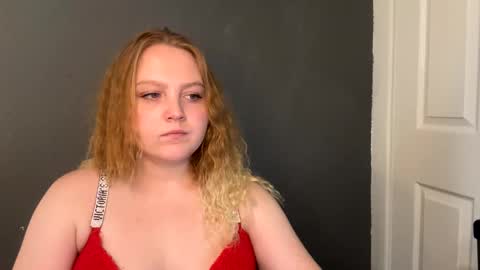 Snapshot of phatassblond chatting on February 2025 09:16:02 PM PhatAssBlond online show from February 2025 09:16:02 PM