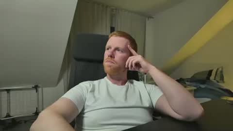 Snapshot of philiphurwell chatting on September 2025 07:47:01 PM Philip Hurwell online show from September 2025 07:47:01 PM