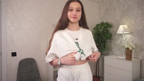 Snapshot of philippadelmore chatting on January 2025 11:19:02 PM Bella online show from January 2025 11:19:02 PM