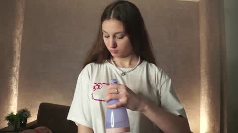 Snapshot of philippadelmore chatting on January 2025 10:15:01 PM Bella online show from January 2025 10:15:01 PM