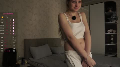 Snapshot of philippadelmore chatting on January 2025 11:18:02 PM Bella online show from January 2025 11:18:02 PM