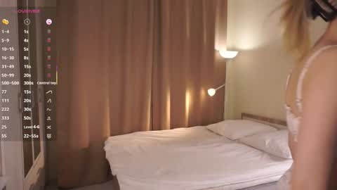 Snapshot of philippadelmore chatting on September 2025 05:27:01 PM Bella online show from September 2025 05:27:01 PM