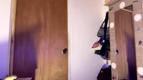 Snapshot of phillip_brownn chatting on October 2025 12:09:01 PM PHILLIP online show from October 2025 12:09:01 PM