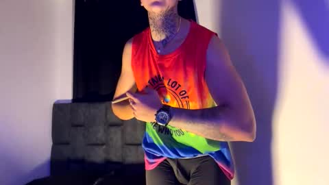 Snapshot of phillip_brownn chatting on November 2025 11:33:02 AM PHILLIP online show from November 2025 11:33:02 AM