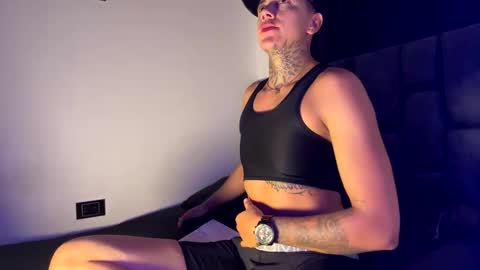 Snapshot of phillip_brownn chatting on November 2025 11:45:01 AM PHILLIP online show from November 2025 11:45:01 AM