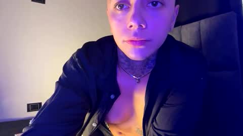 Snapshot of phillip_brownn chatting on December 2025 12:25:02 PM PHILLIP online show from December 2025 12:25:02 PM