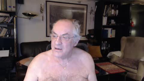 Snapshot of philoumis2 chatting on December 2024 04:31:01 PM Philippe online show from December 2024 04:31:01 PM