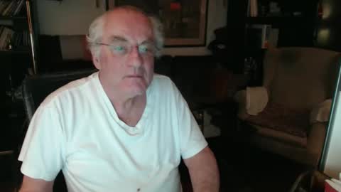 Snapshot of philoumis2 chatting on January 2025 09:00:02 PM Philippe online show from January 2025 09:00:02 PM