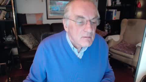 Snapshot of philoumis2 chatting on January 2025 11:40:02 PM Philippe online show from January 2025 11:40:02 PM