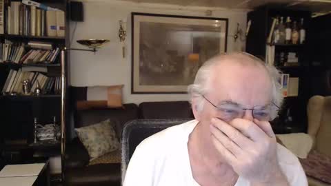 Snapshot of philoumis2 chatting on January 2025 10:39:01 PM Philippe online show from January 2025 10:39:01 PM