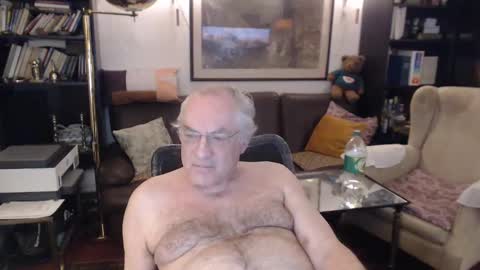 Snapshot of philoumis2 chatting on February 2025 08:19:01 PM Philippe online show from February 2025 08:19:01 PM