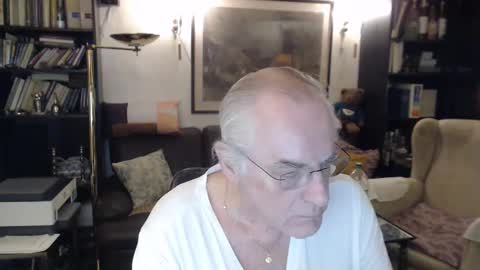 Snapshot of philoumis2 chatting on February 2025 11:21:02 PM Philippe online show from February 2025 11:21:02 PM