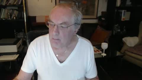 Snapshot of philoumis2 chatting on February 2025 06:59:01 PM Philippe online show from February 2025 06:59:01 PM