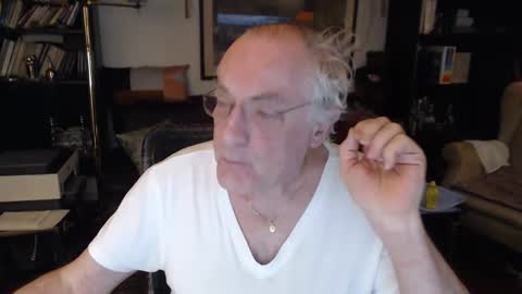 Snapshot of philoumis2 chatting on February 2025 07:41:02 PM Philippe online show from February 2025 07:41:02 PM