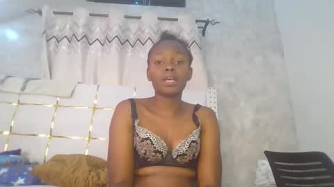 Snapshot of phoebe015 chatting on February 2026 02:53:01 AM phoebe online show from February 2026 02:53:01 AM