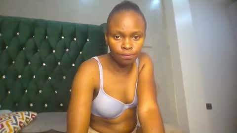 Snapshot of phoebe015 chatting on February 2026 07:43:01 PM phoebe online show from February 2026 07:43:01 PM