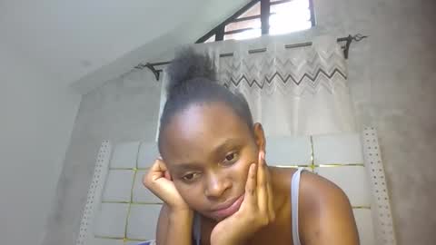 Snapshot of phoebe015 chatting on February 2026 07:17:01 AM phoebe online show from February 2026 07:17:01 AM