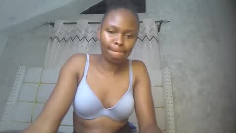 Snapshot of phoebe015 chatting on February 2026 07:23:01 PM phoebe online show from February 2026 07:23:01 PM