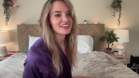Snapshot of phoenix_taylor chatting on November 2025 09:07:01 PM PHOENIX TAYLOR online show from November 2025 09:07:01 PM