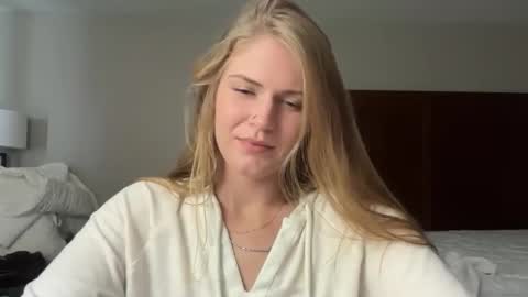 Snapshot of phoenixbabie21 chatting on December 2025 06:14:01 PM phoenixbabie21 online show from December 2025 06:14:01 PM