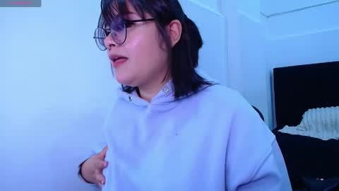 phylavell_ online show from May 2026 11:57:02 PM
