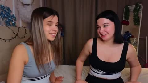 Snapshot of phyllisheart chatting on December 2024 02:43:02 PM Lora black and Lili blonde welcome you here online show from December 2024 02:43:02 PM