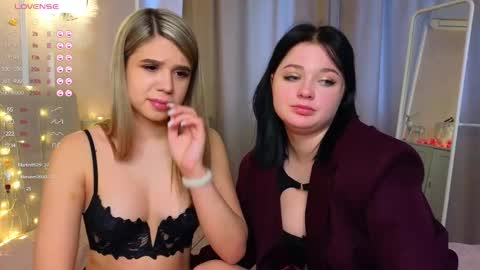 Snapshot of phyllisheart chatting on March 2025 11:40:01 AM Lora black and Lili blonde welcome you here online show from March 2025 11:40:01 AM