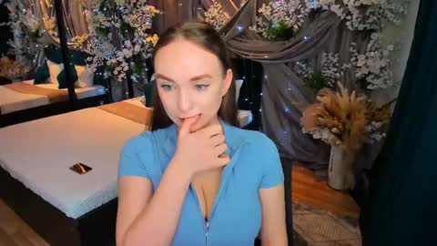 Emelie online show from February 2025 01:10:01 PM