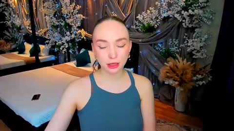 Emelie online show from March 2025 04:20:01 PM