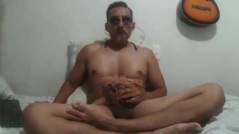 pieslatinos online show from April 2026 05:40:01 AM