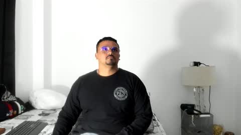 pikoro_gomez online show from November 2025 01:16:01 AM