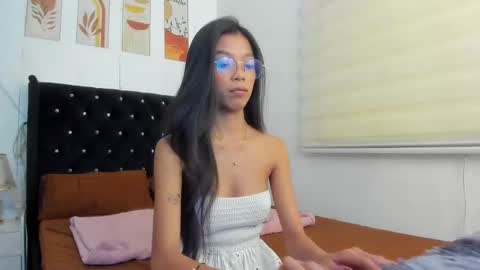 Snapshot of pinay_xpress chatting on September 2025 05:44:02 AM TINA online show from September 2025 05:44:02 AM