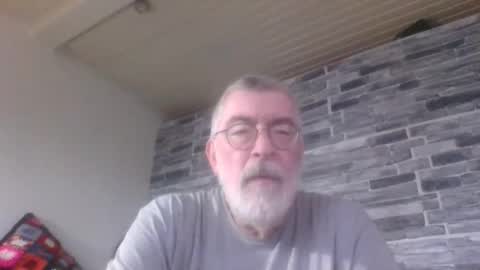 Snapshot of pinholder chatting on October 2025 06:35:02 AM Michael online show from October 2025 06:35:02 AM