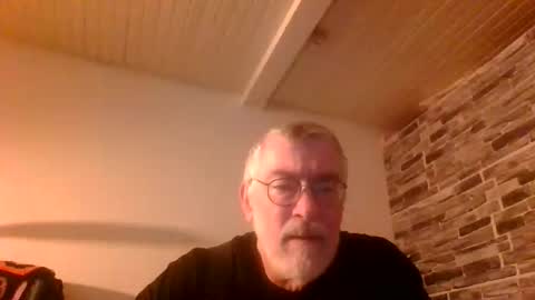 Snapshot of pinholder chatting on October 2025 11:28:02 PM Michael online show from October 2025 11:28:02 PM