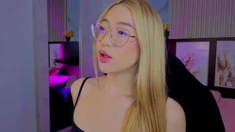 pink_as online show from September 2025 10:00:01 PM