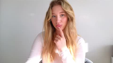 Snapshot of pink_rosee_ chatting on September 2025 02:45:01 AM   online show from September 2025 02:45:01 AM