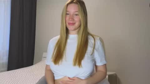 Snapshot of pink_rosee_ chatting on September 2025 03:23:02 AM   online show from September 2025 03:23:02 AM