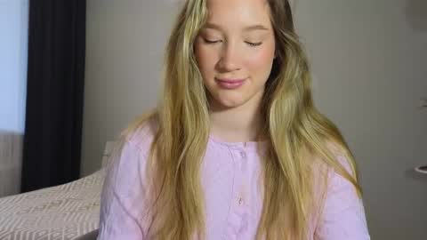 Snapshot of pink_rosee_ chatting on October 2025 03:46:02 AM   online show from October 2025 03:46:02 AM