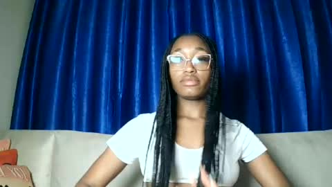 Snapshot of pinkaura_ chatting on June 2026 09:40:01 PM PinkyAura online show from June 2026 09:40:01 PM