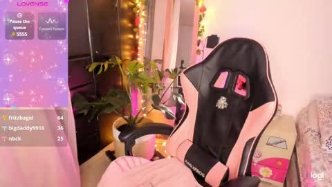 Sarah .. online show from February 2025 04:56:02 AM