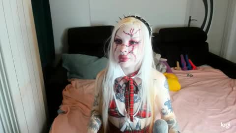 Snapshot of pinkslobber chatting on November 2025 02:46:02 AM Helen Goat online show from November 2025 02:46:02 AM