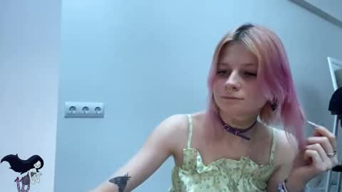Sara online show from October 2025 09:24:02 PM